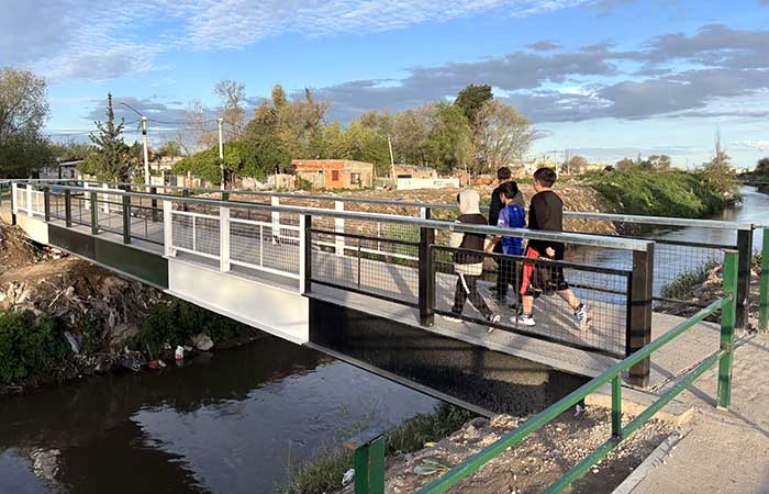 Dos barrios históricos, conectados por un puente peatonal